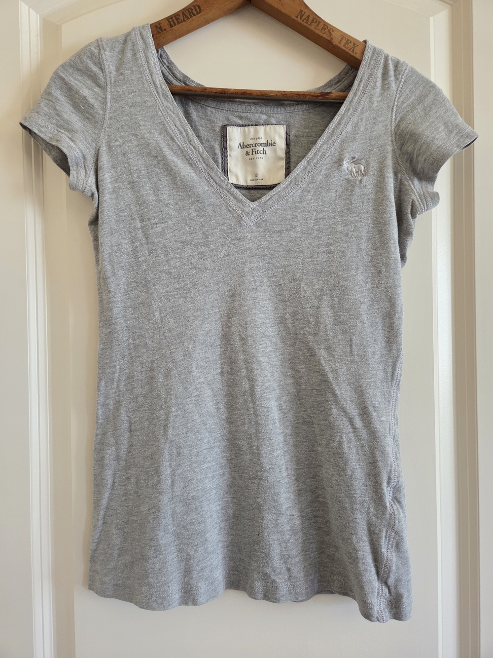 Abercrombie & Fitch Women’s Gray V-Neck Tee